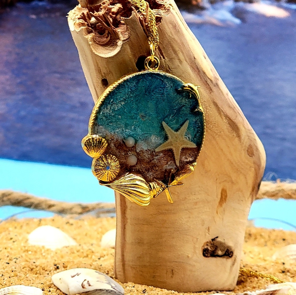 Necklace and earring set